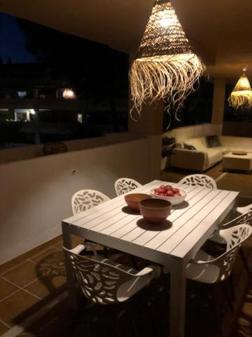 Center Beach 2 Beds Appartement Elviria マルベーリャ エクステリア 写真